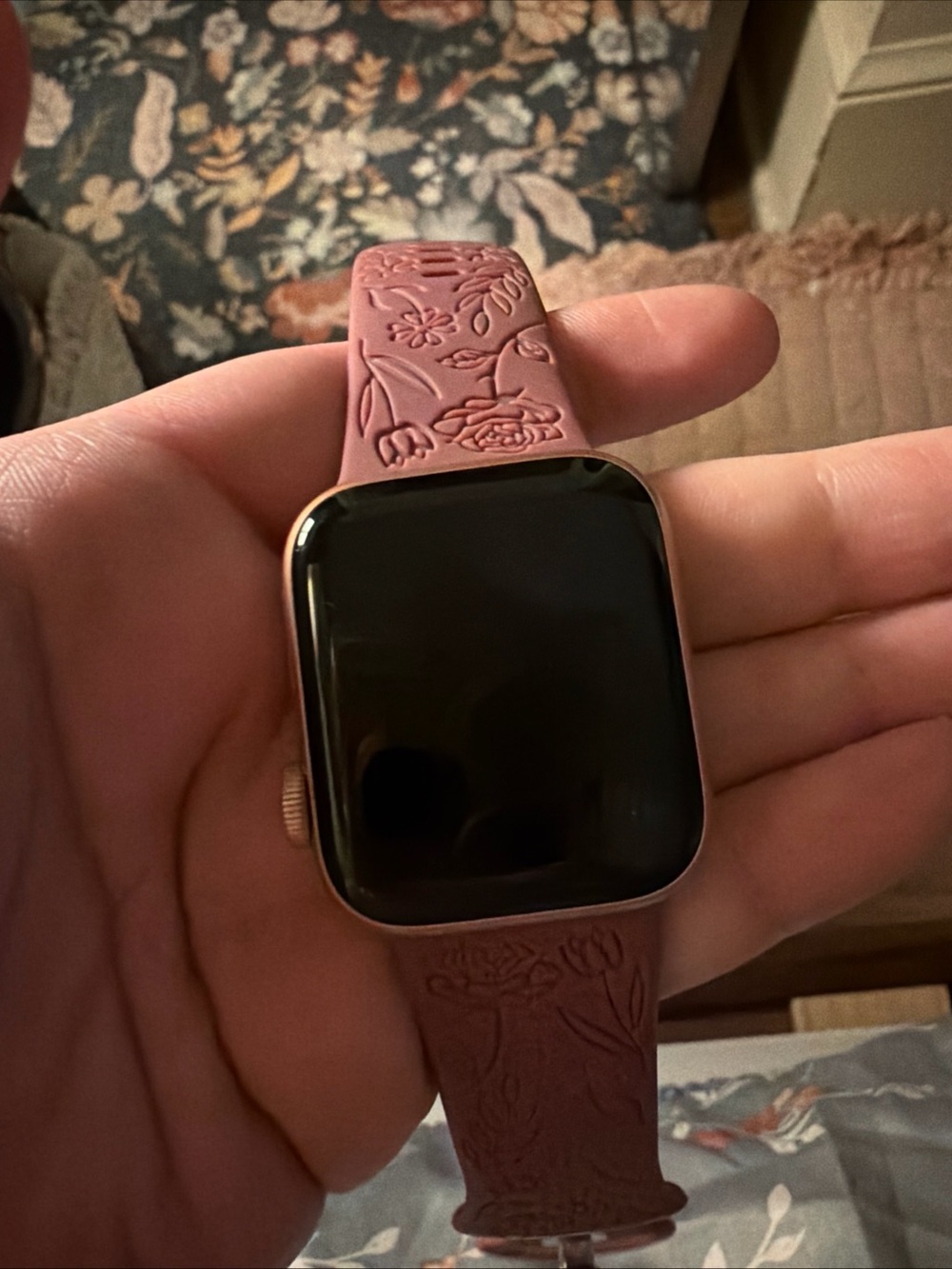 Series 4 Apple Watch W/ Multiple Interchangeable Bands (92% Battery Health) - Picture 6 of 9